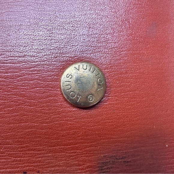 Louis Vuitton Epi leather 4 Ring Key Case. Brown. - Picture 14 of 15